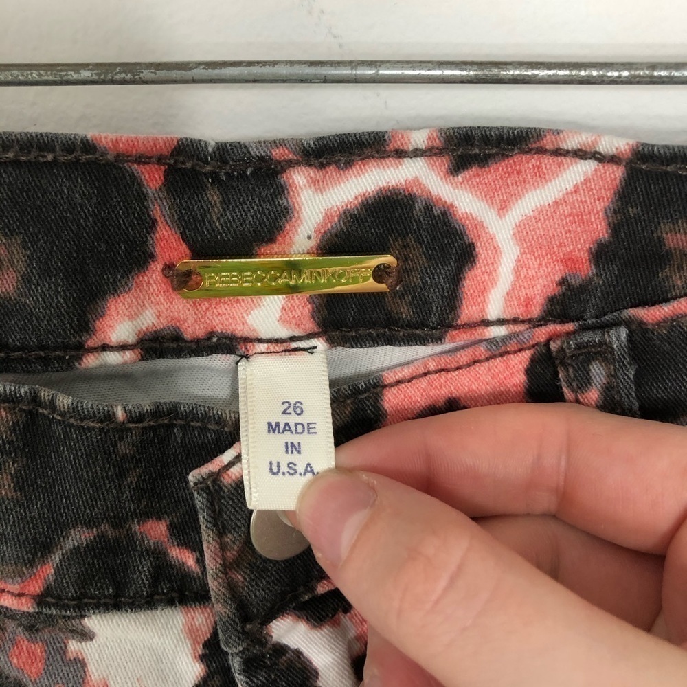 Rebecca Minkoff Animal Print Jeans Sz 26 Pink Black - Picture 5 of 8